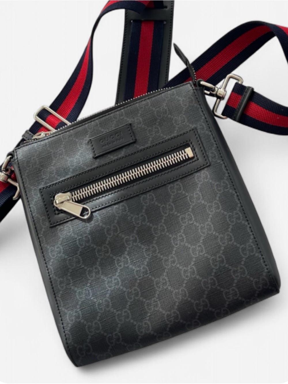 Gucci GG Supreme Messenger Crossbody Bag